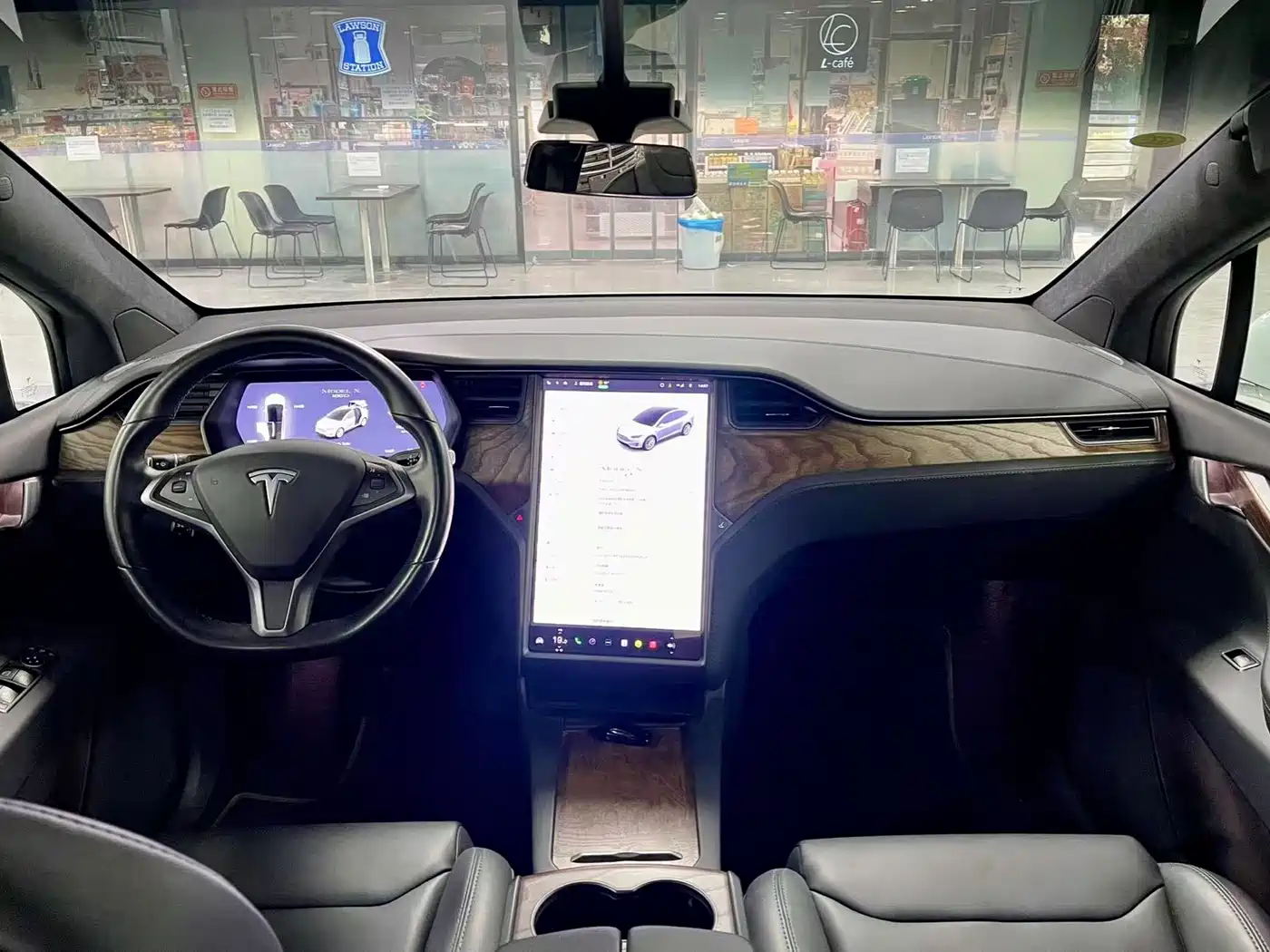 TESLA MODEL X