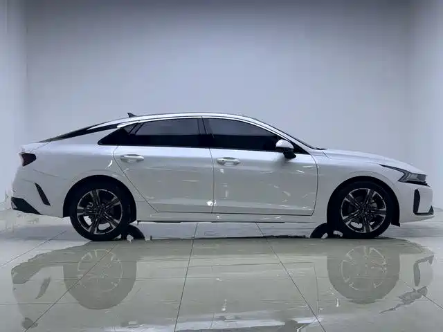 Kia K5 2025 1.5T Premium Edition фото 8