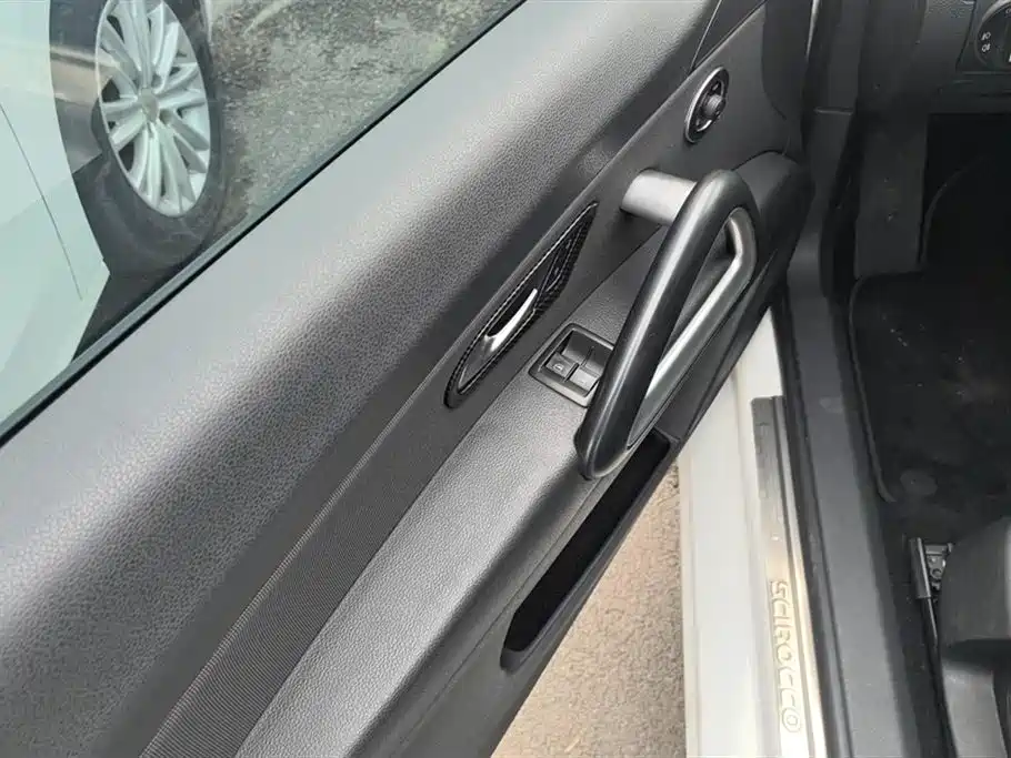 Volkswagen Scirocco 2015 1.4TSI Trend Edition фото 7