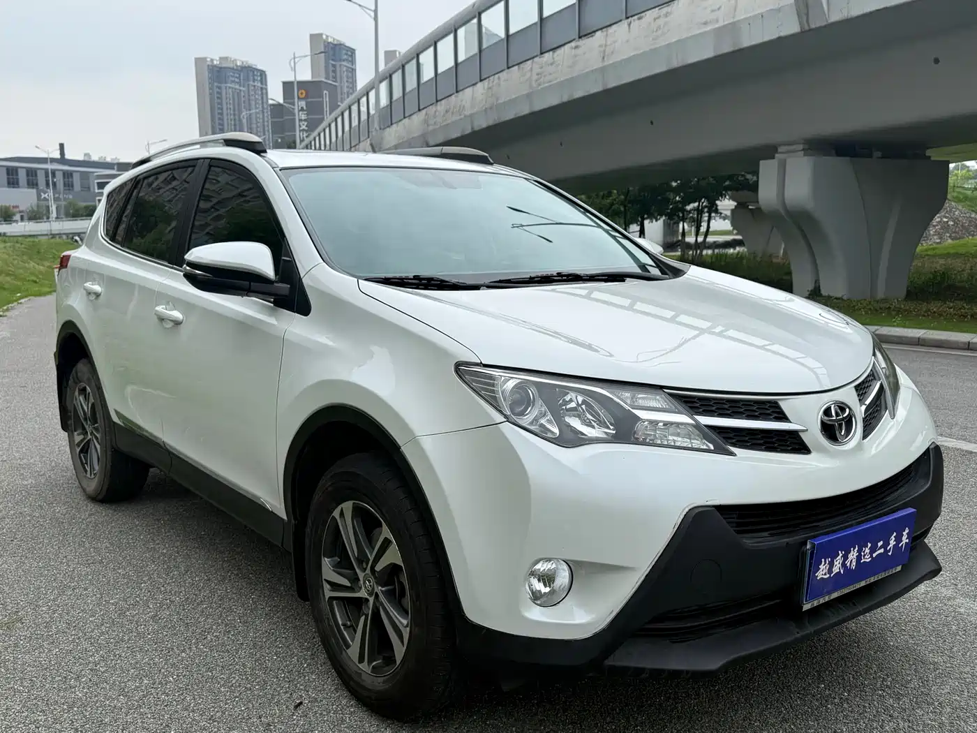 Toyota RAV4 Rongfang 2015 2.0L CVT 2WD Trend Edition фото 8