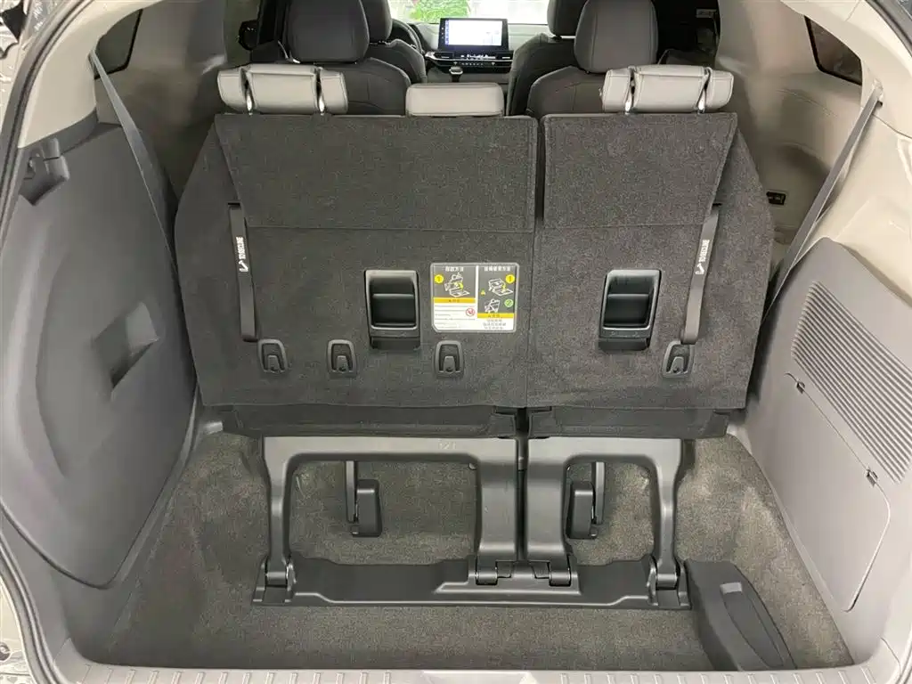 Toyota Granvia 2023 2.5L Hybrid Prestige PLUS Edition фото 28
