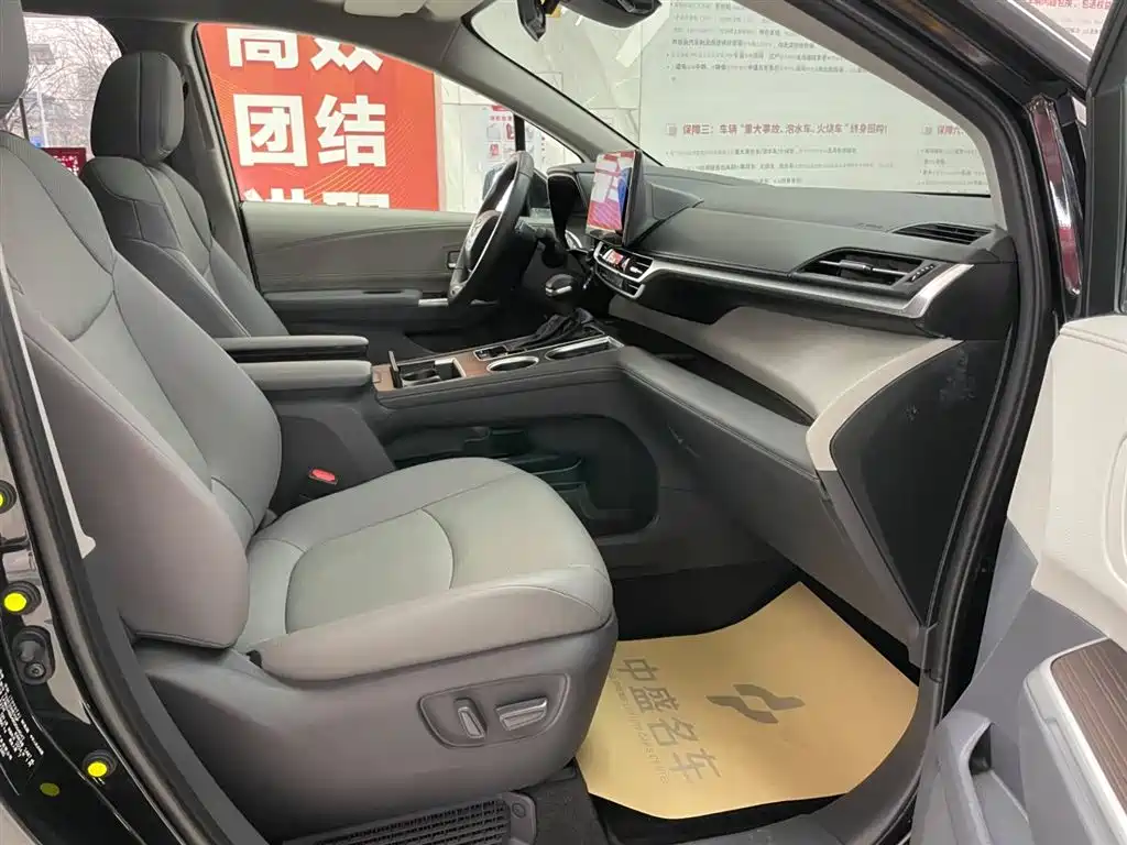 Toyota Granvia 2023 2.5L Hybrid Prestige PLUS Edition фото 20