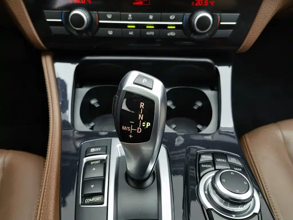 BMW 5 Series (Import) 2015 520i Elegance фото 13