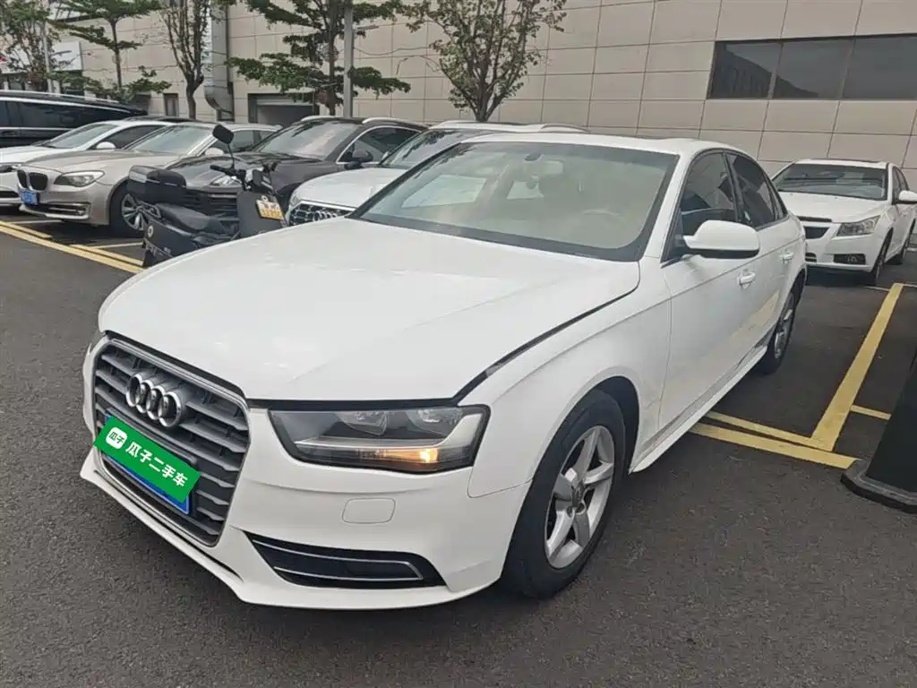 Audi A4L 2013 30 TFSI Automatic Comfort фото 2