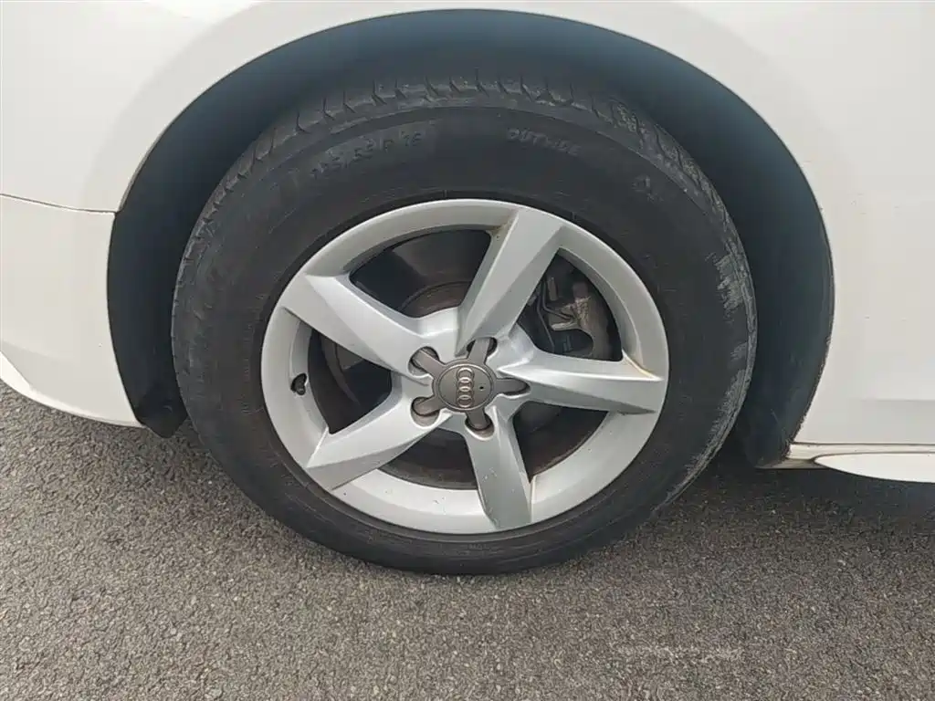 Audi A4L 2013 30 TFSI Automatic Comfort фото 23