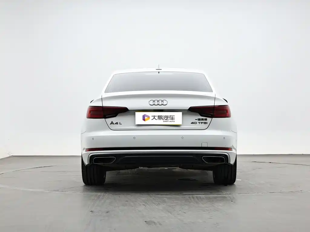 Photo 4 - Audi A4L