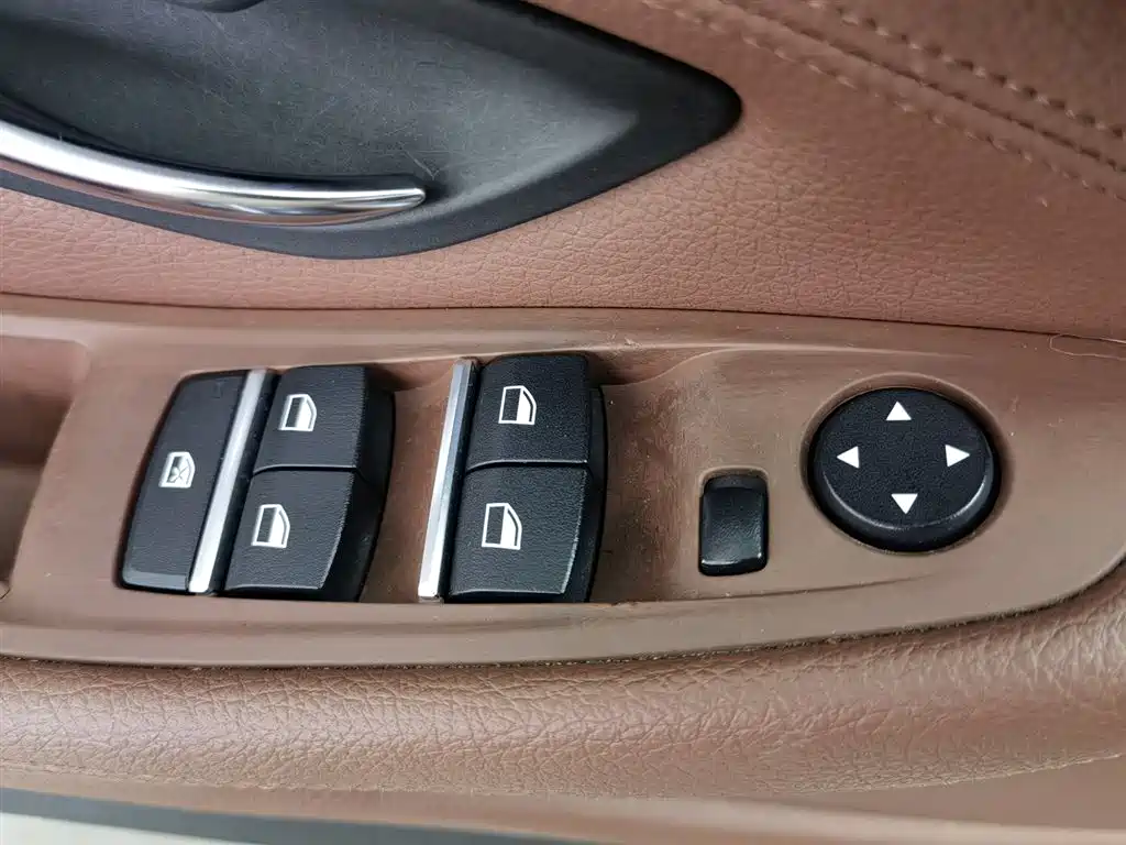 BMW 5 Series (Import) 2015 520i Elegance фото 9