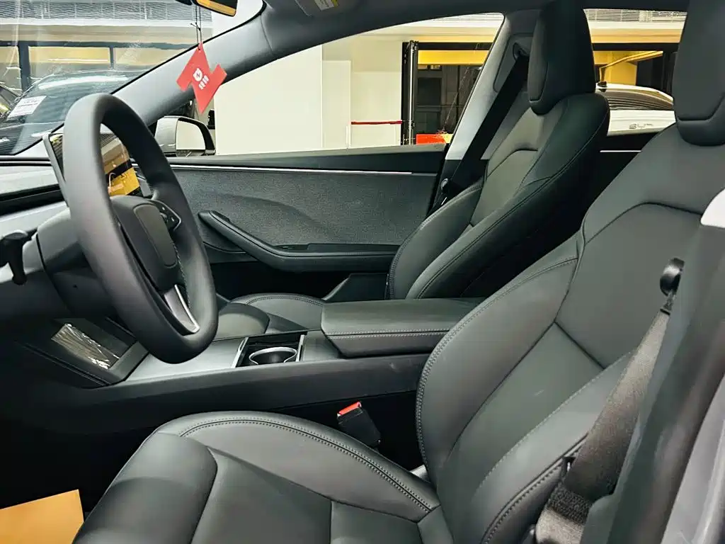 Tesla Model 3 2026 2025 Model Year Facelift Rear-Wheel Drive