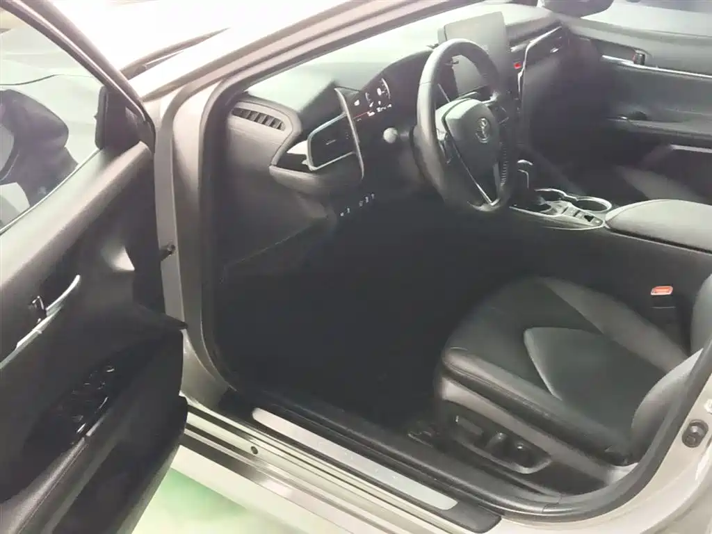 Toyota Camry 2021 2.5G Luxury Edition фото 15