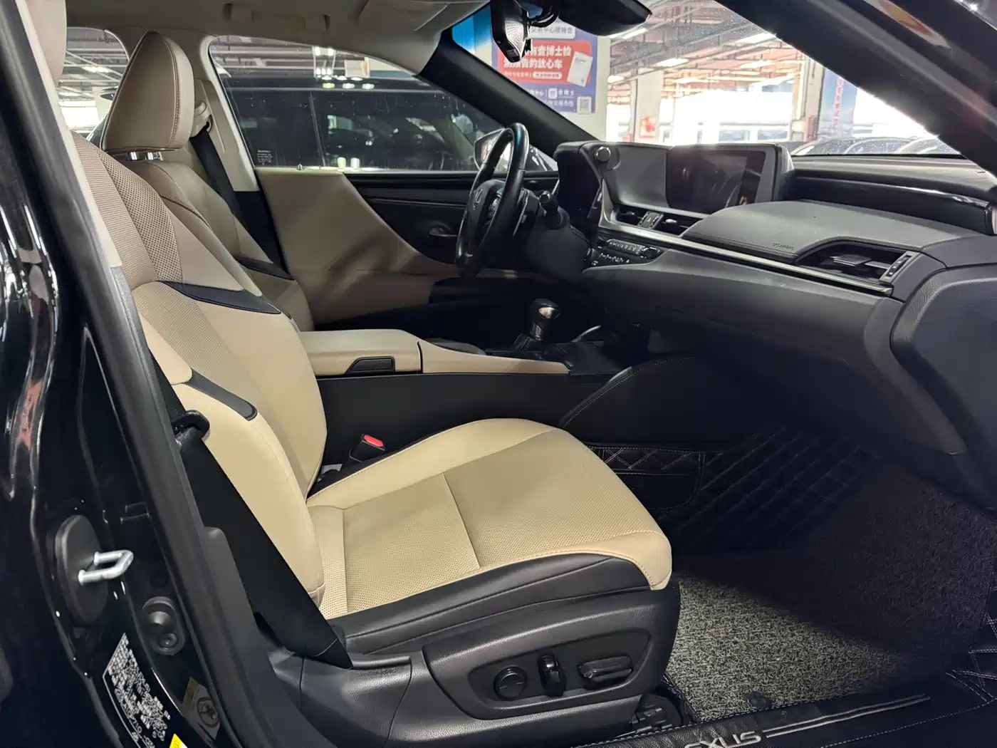 Lexus ES 2018 300h Excellence Edition China V фото 12