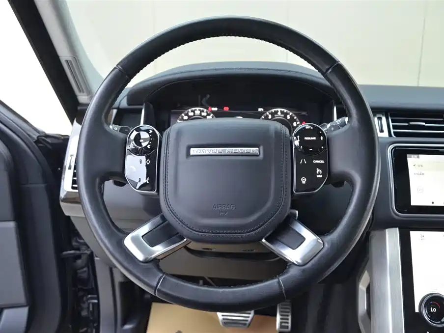 Land Rover Range Rover 2022 3.0 L6 400PS Heritage Extended Classic Edition фото 10