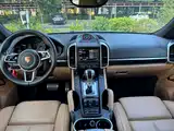 Photo 7 - Porsche Cayenne