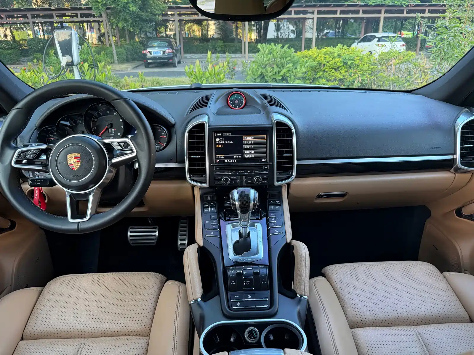 Photo 7 - Porsche Cayenne