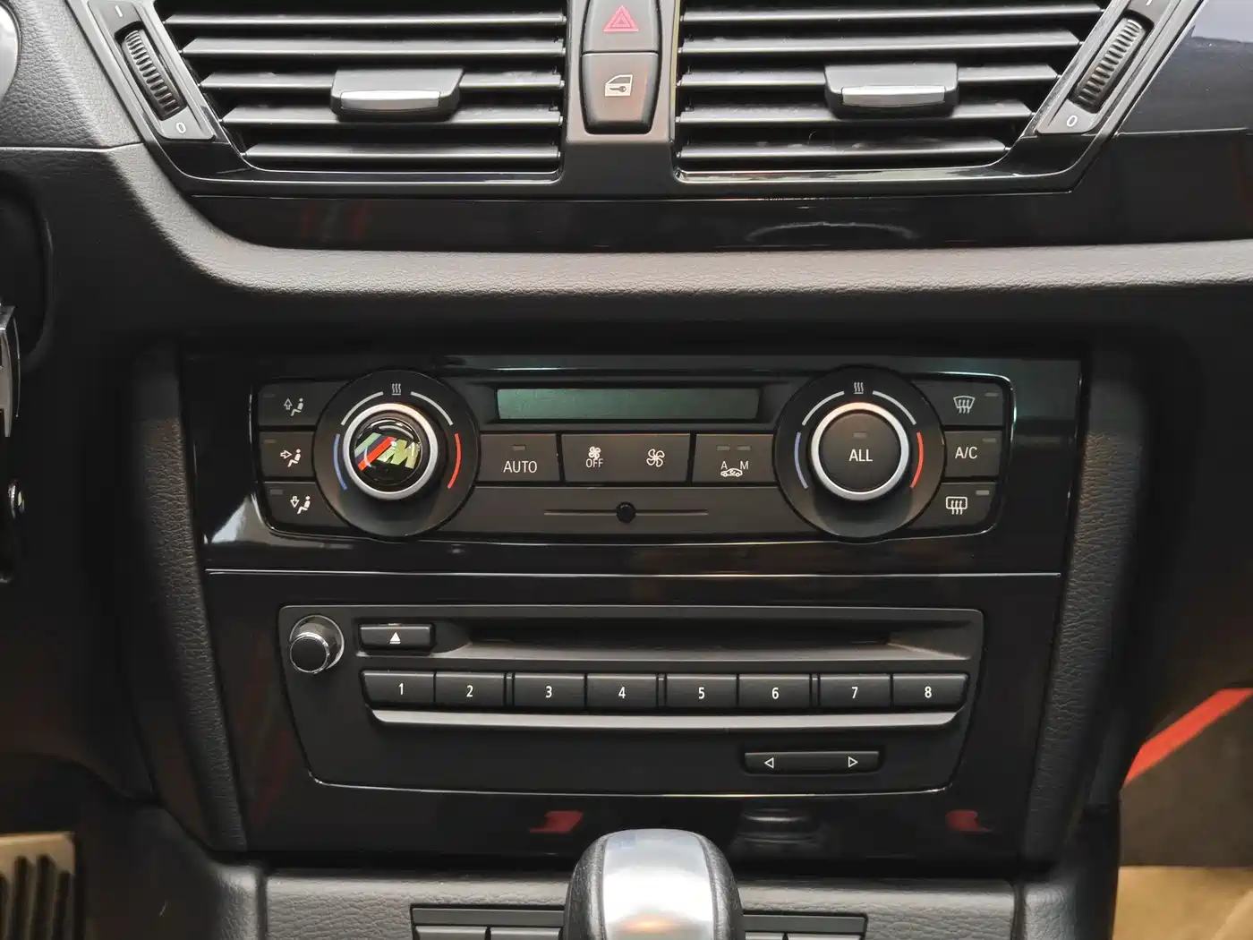 BMW X1 2013 sDrive18i Sport Design Package фото 17