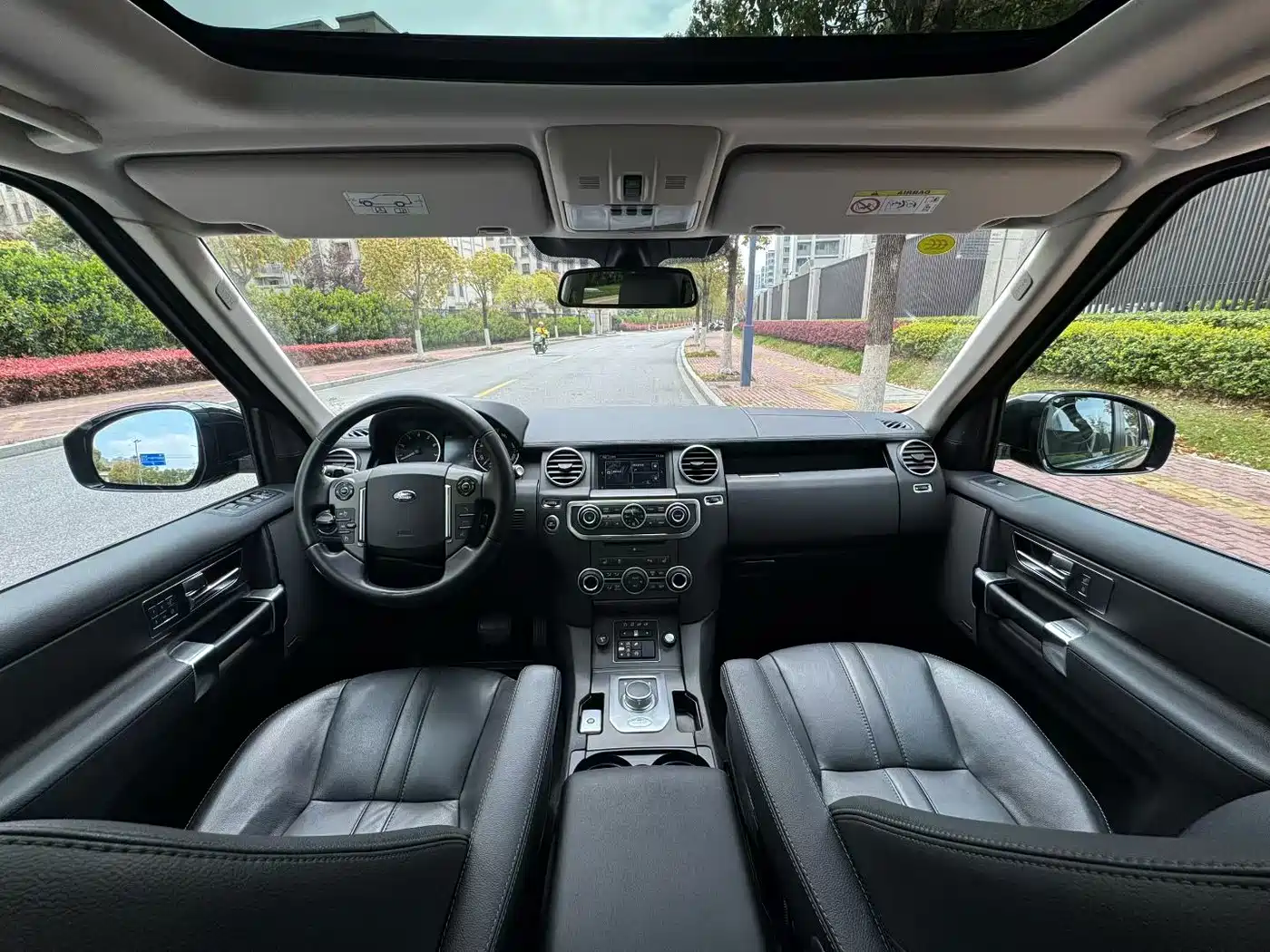Land Rover Discovery 2016 3.0 SC V6 HSE фото 11