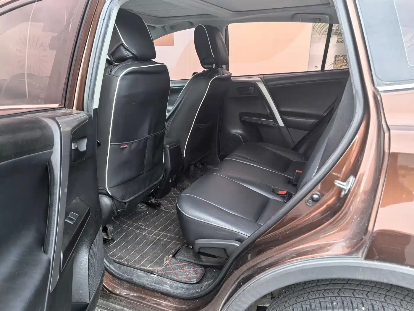 Фото 6 - Toyota RAV4