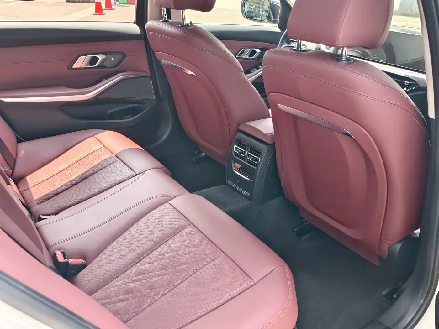 BMW 3 Series 2025 330Li M Sport Night Edition фото 6