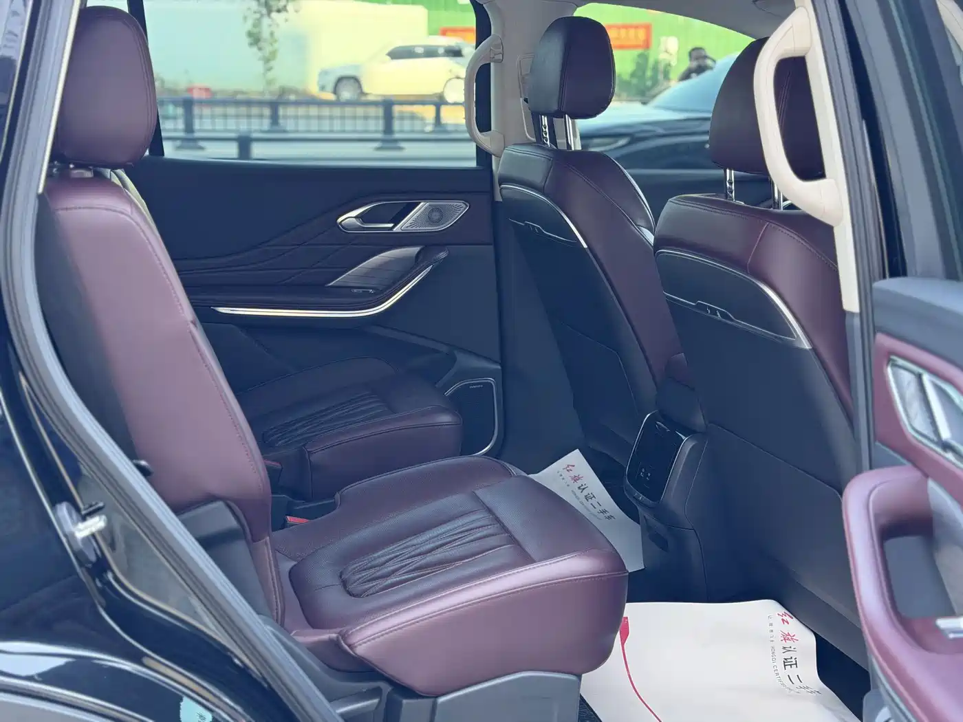 Фото 10 - Hongqi HS7 PHEV