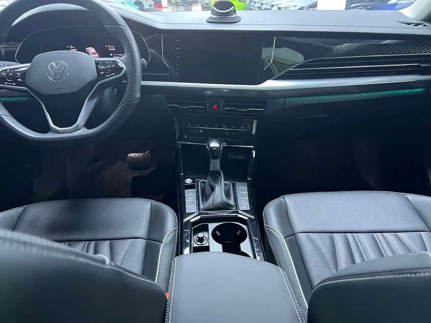 Volkswagen Passat 2023 380TSI Luxury Edition фото 8