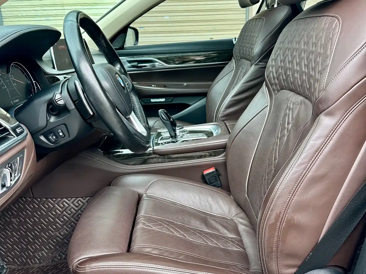 BMW 7 Series 2016 730Li Luxury фото 8
