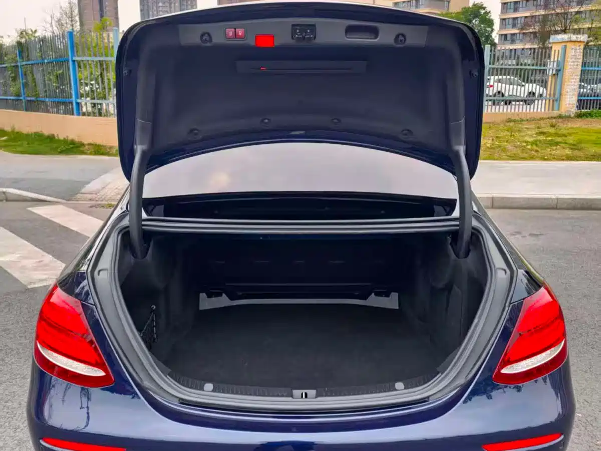 Mercedes-Benz E-Class 2018 E 200 L Sport фото 8