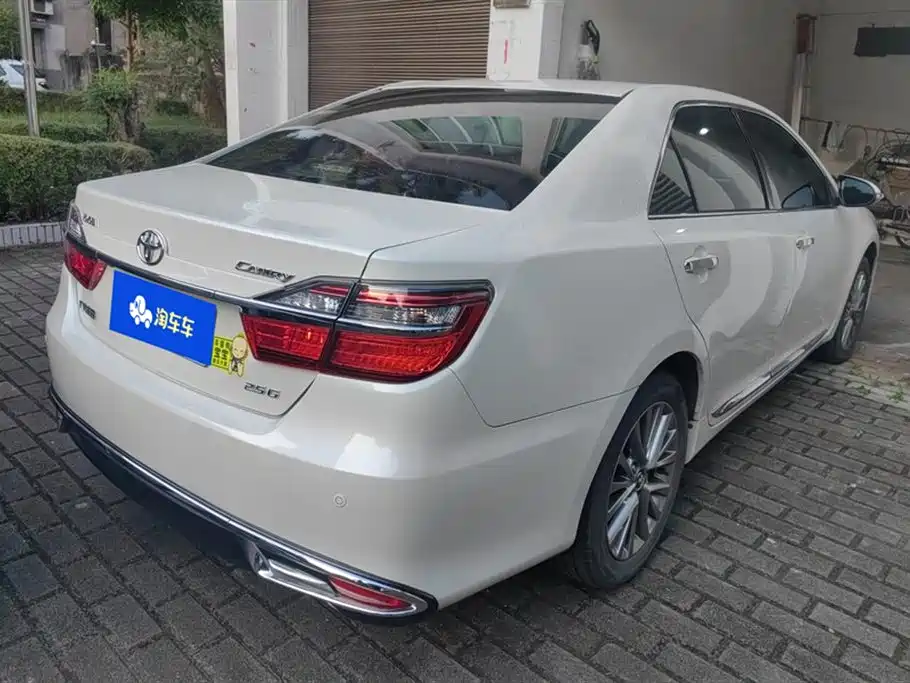 Toyota Camry 2016 2.5G 10th Anniversary Luxury Navigation Edition фото 3