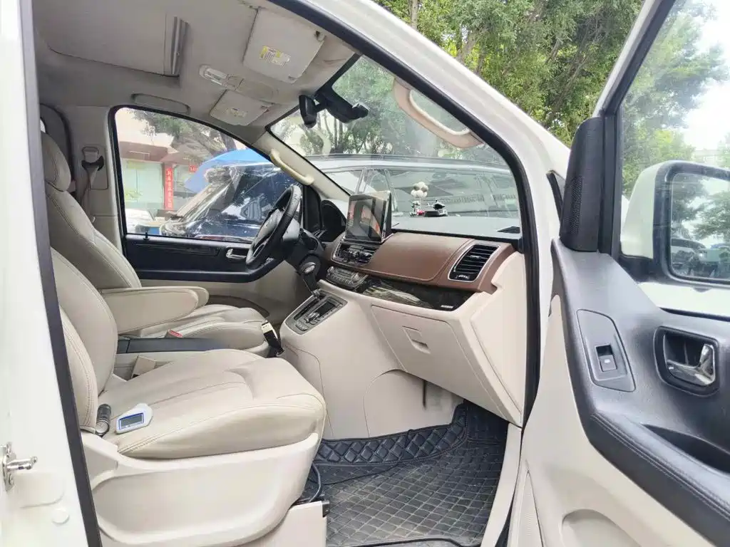 SAIC Maxus Maxus G10 2016 2016 2.0T Automatic Luxury Executive Edition