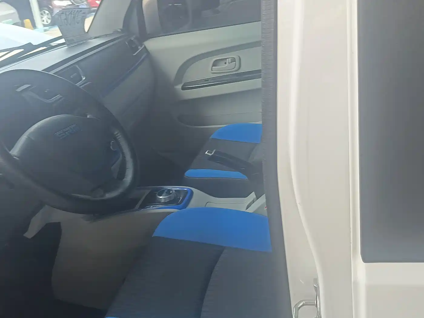 SRM Xinyuan Good Luck 2026 2025 Standard Model CATL 38.64kWh 270KM 6-Seater
