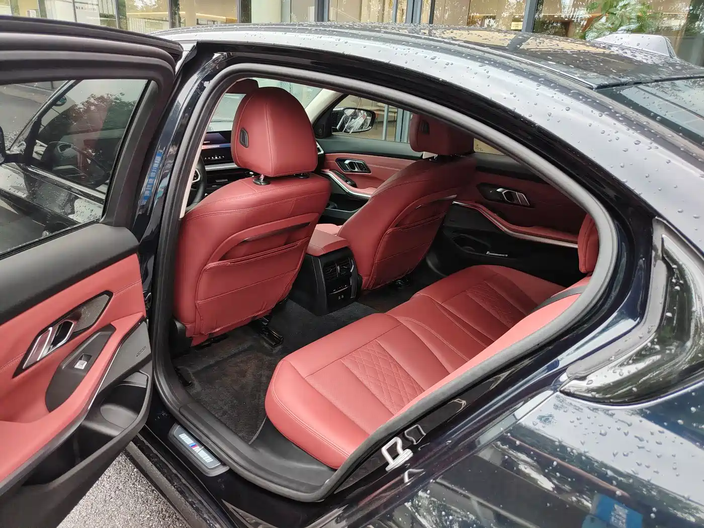 BMW 3 Series 2025 330Li M Sport Night Edition фото 15