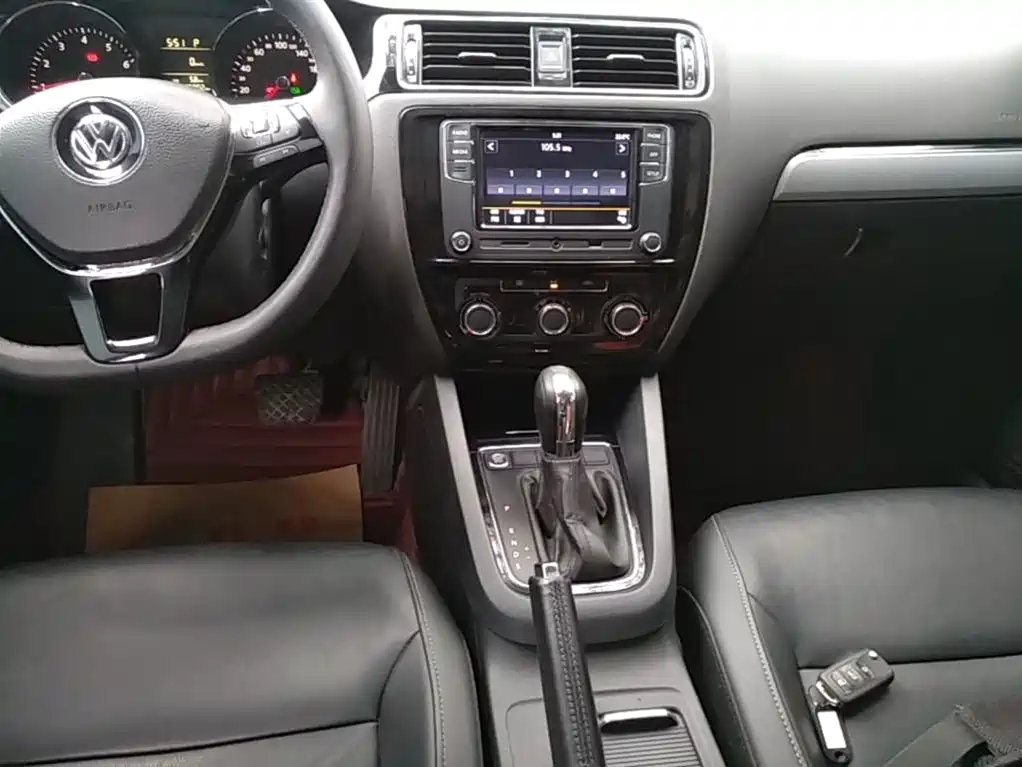 Volkswagen Sagitar 2018 1.6L Automatic Comfort фото 14