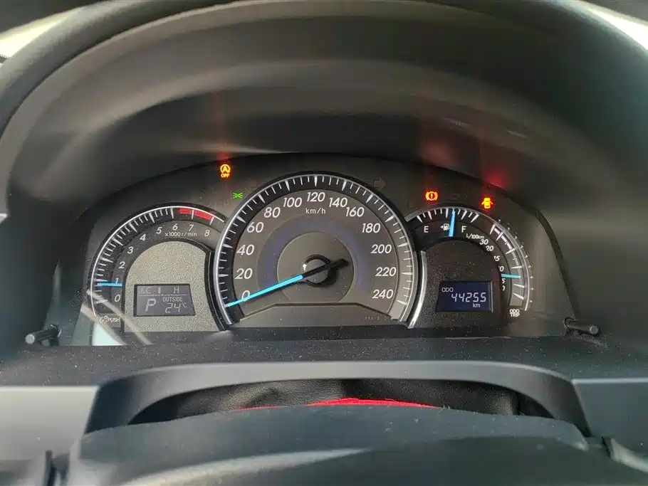 Toyota Camry 2016 2.5G 10th Anniversary Luxury Navigation Edition фото 14