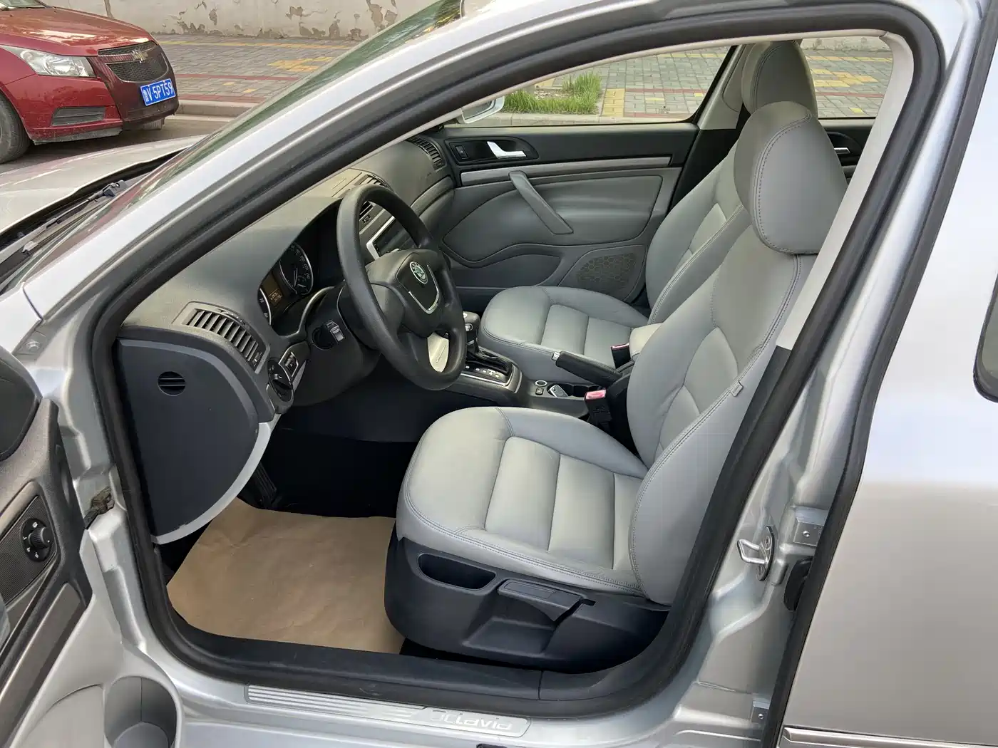 Škoda Octavia 2013 1.6L Automatic Prestige Edition фото 7