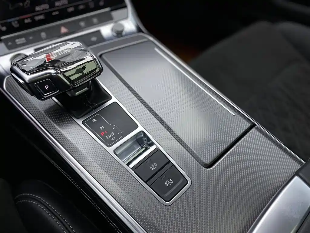 Фото 21 - Audi A6L