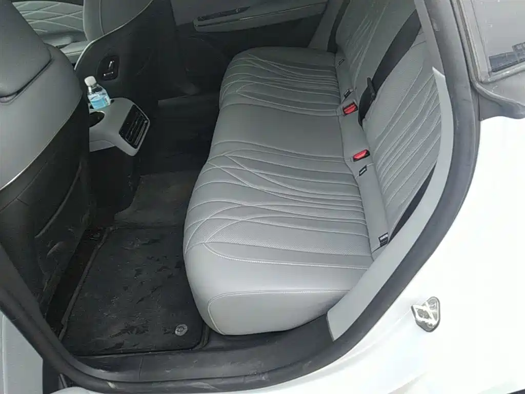 Geely Galaxy Galaxy E8 2025 700km Long Voyage Smart Drive Edition фото 17