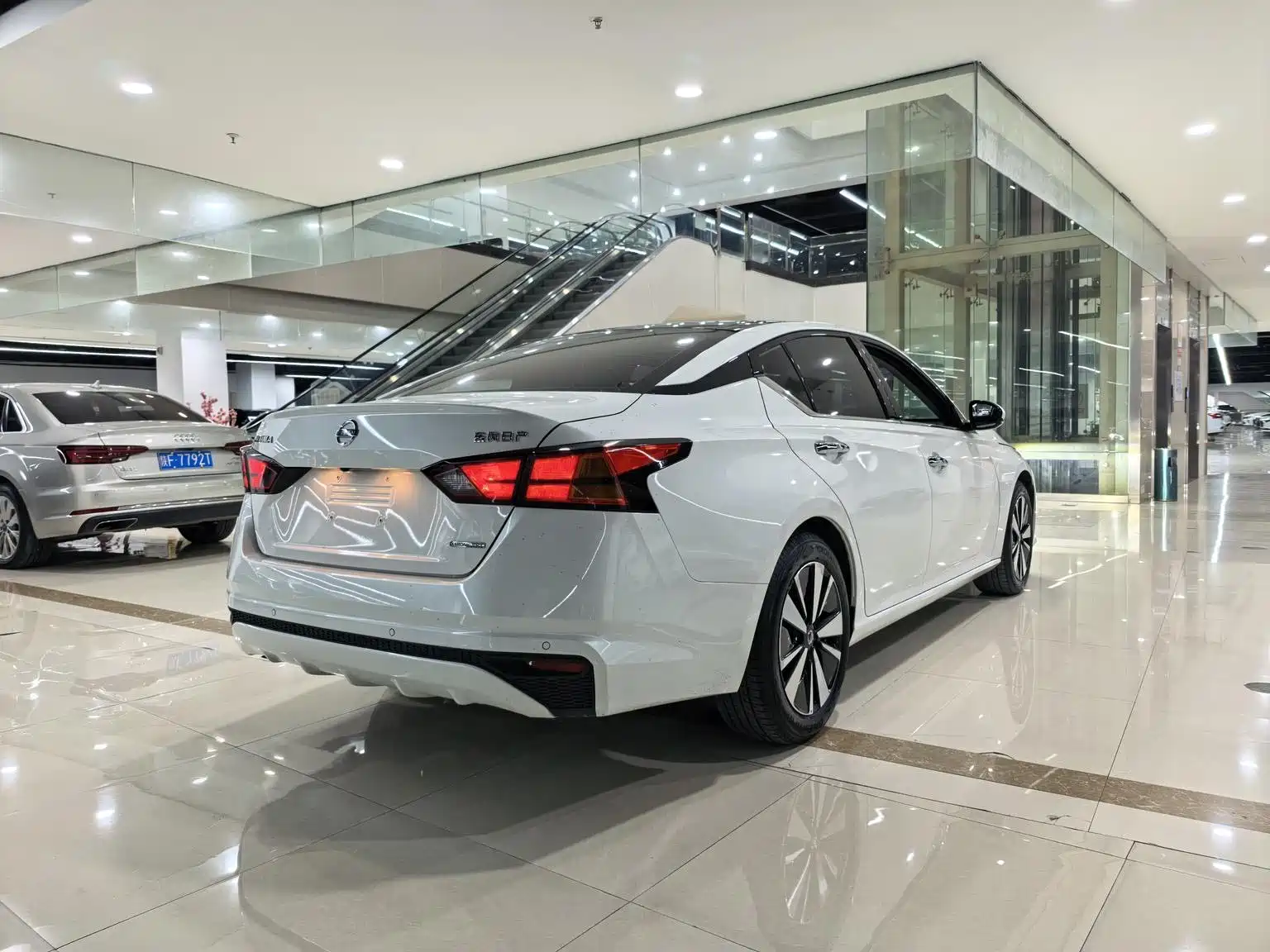 Photo 4 - Nissan Teana