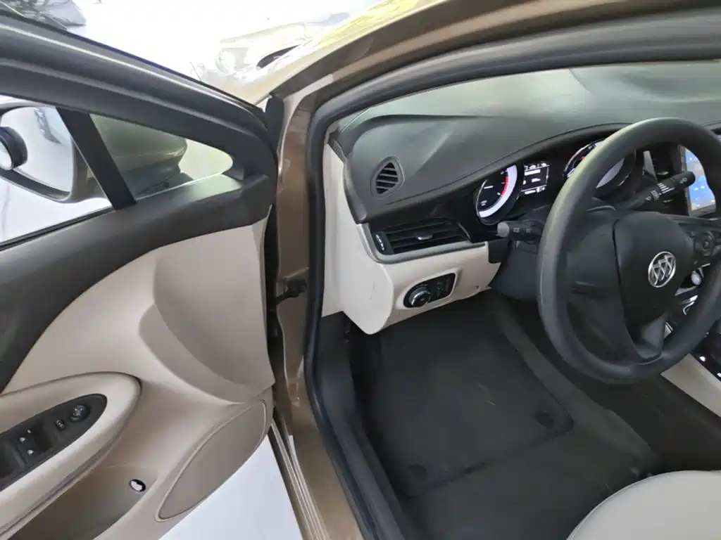 صورة 16 - Buick Verano
