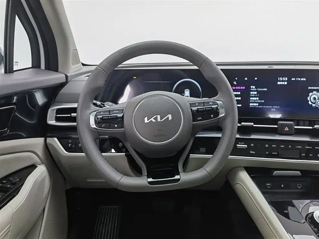 KIA LION PLATINUM EXPANDS THE WORLD