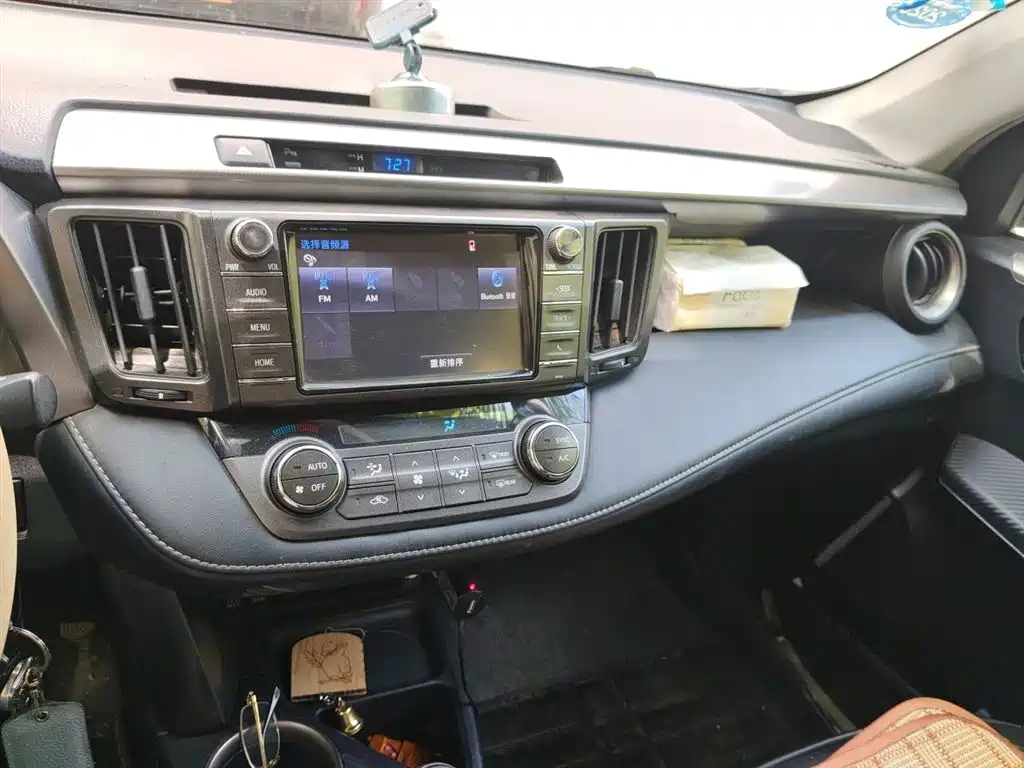Toyota RAV4 Rongfang 2015 2.0L CVT 2WD Trend Edition фото 10