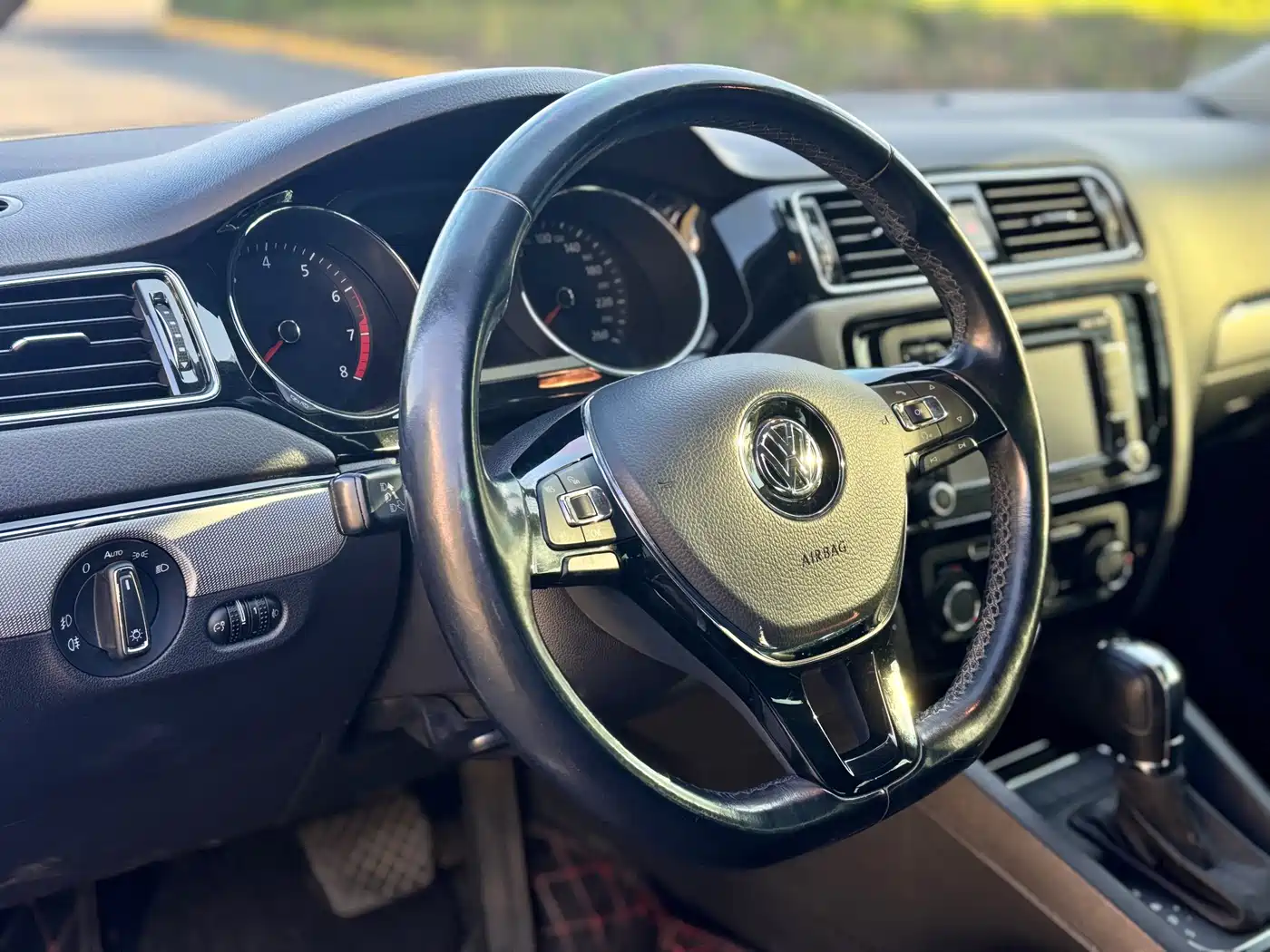 Volkswagen Sagitar 2018 1.6L Automatic Comfort фото 6