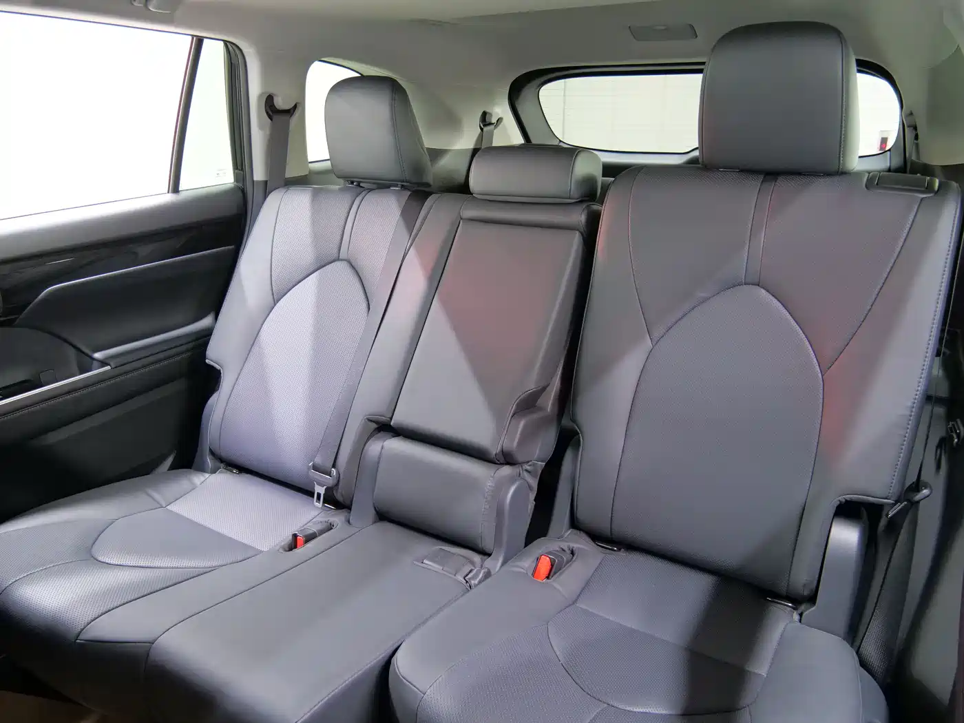 Toyota Highlander 2026 2.5L Smart Hybrid 2WD Luxury 7-Seater фото 9