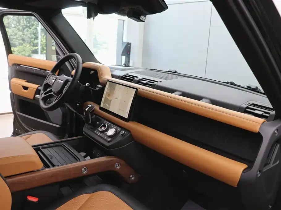 Land Rover Defender 2024 110 3.0T P400 X фото 22