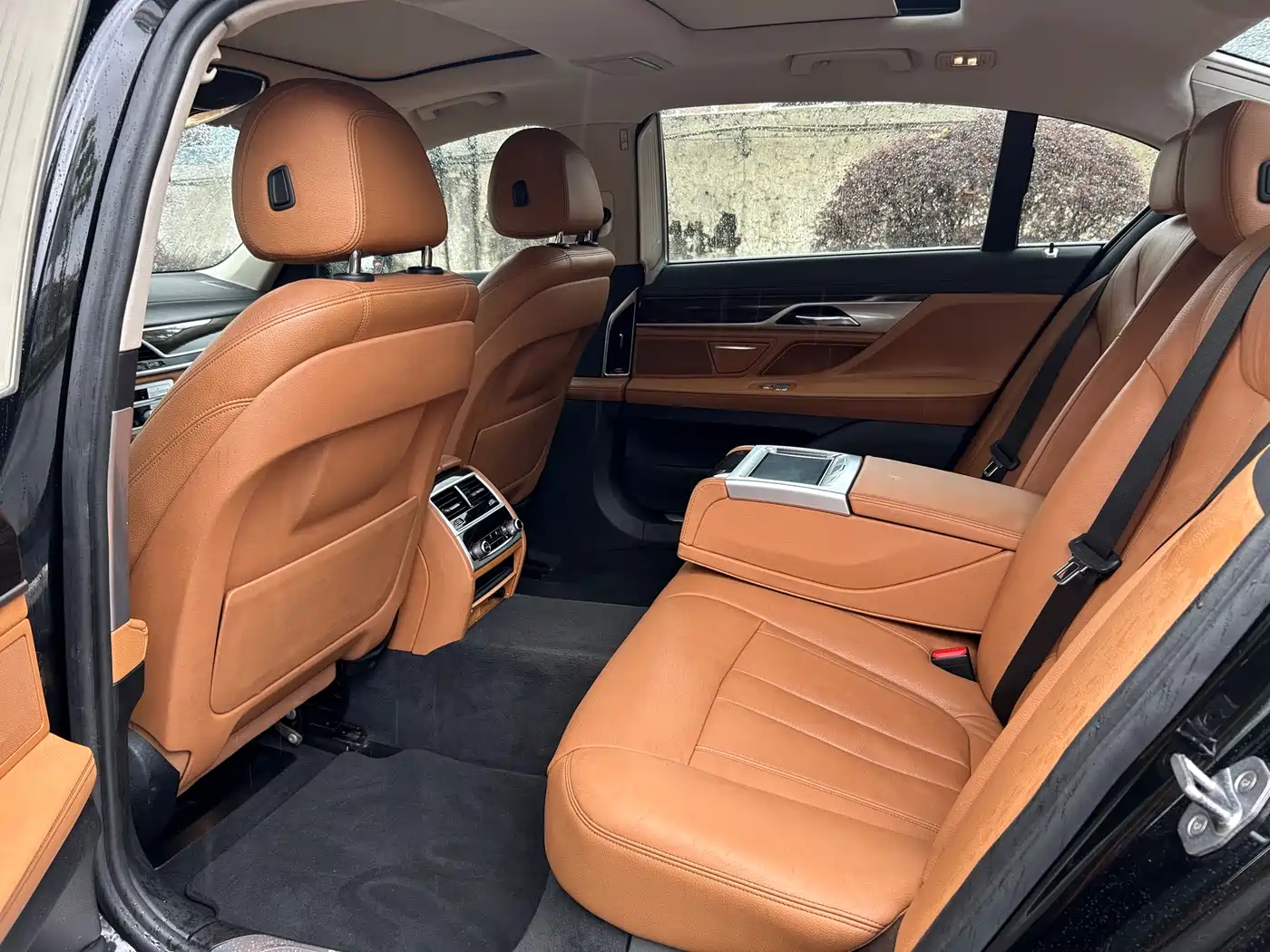 BMW 7 Series 2016 730Li Leading фото 9