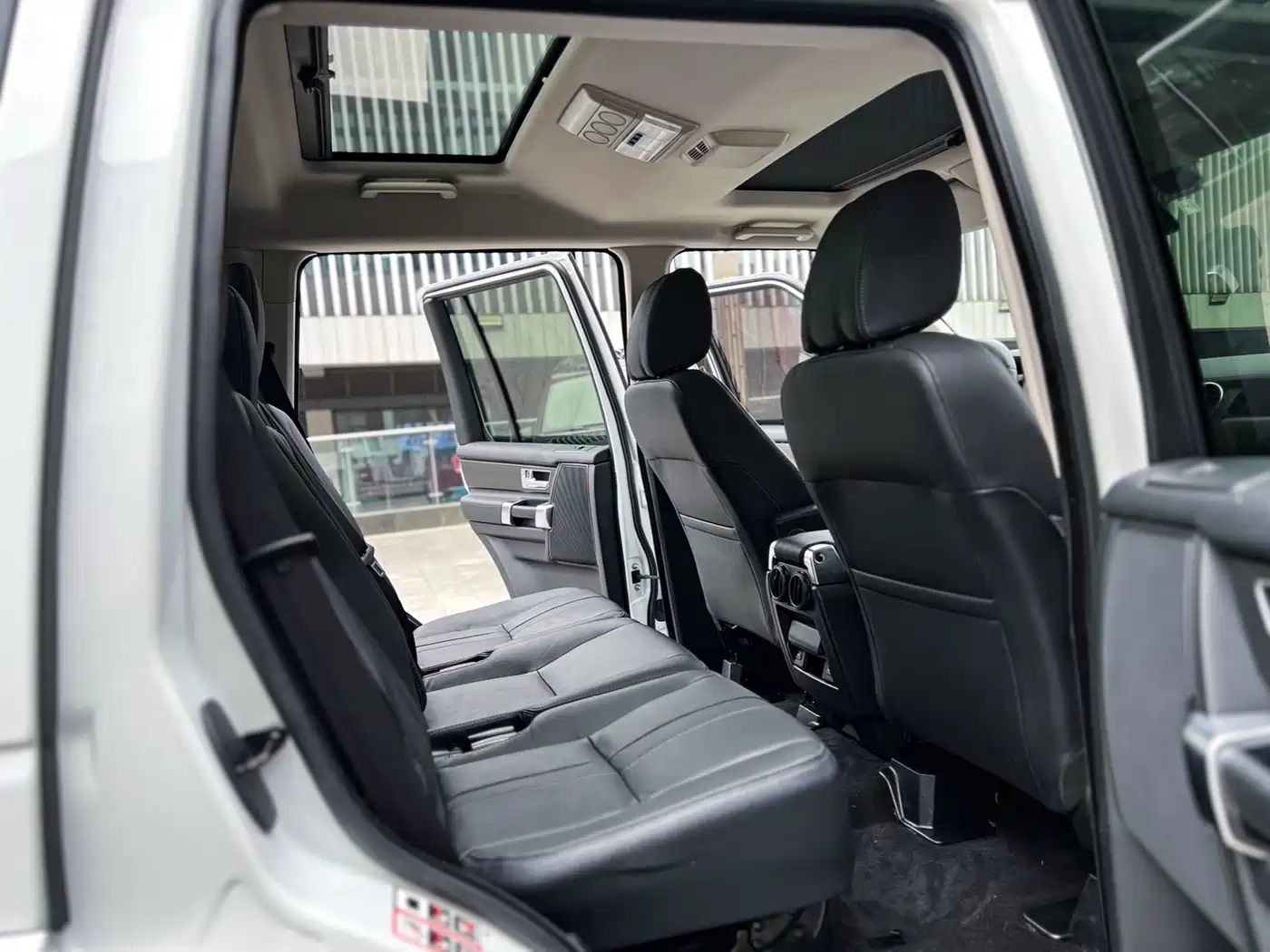 Land Rover Discovery 2016 3.0 SC Black Edition SE фото 7