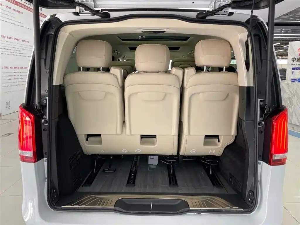 Mercedes-Benz V-Class 2021 V 260 L Long Wheelbase Premium Edition фото 32