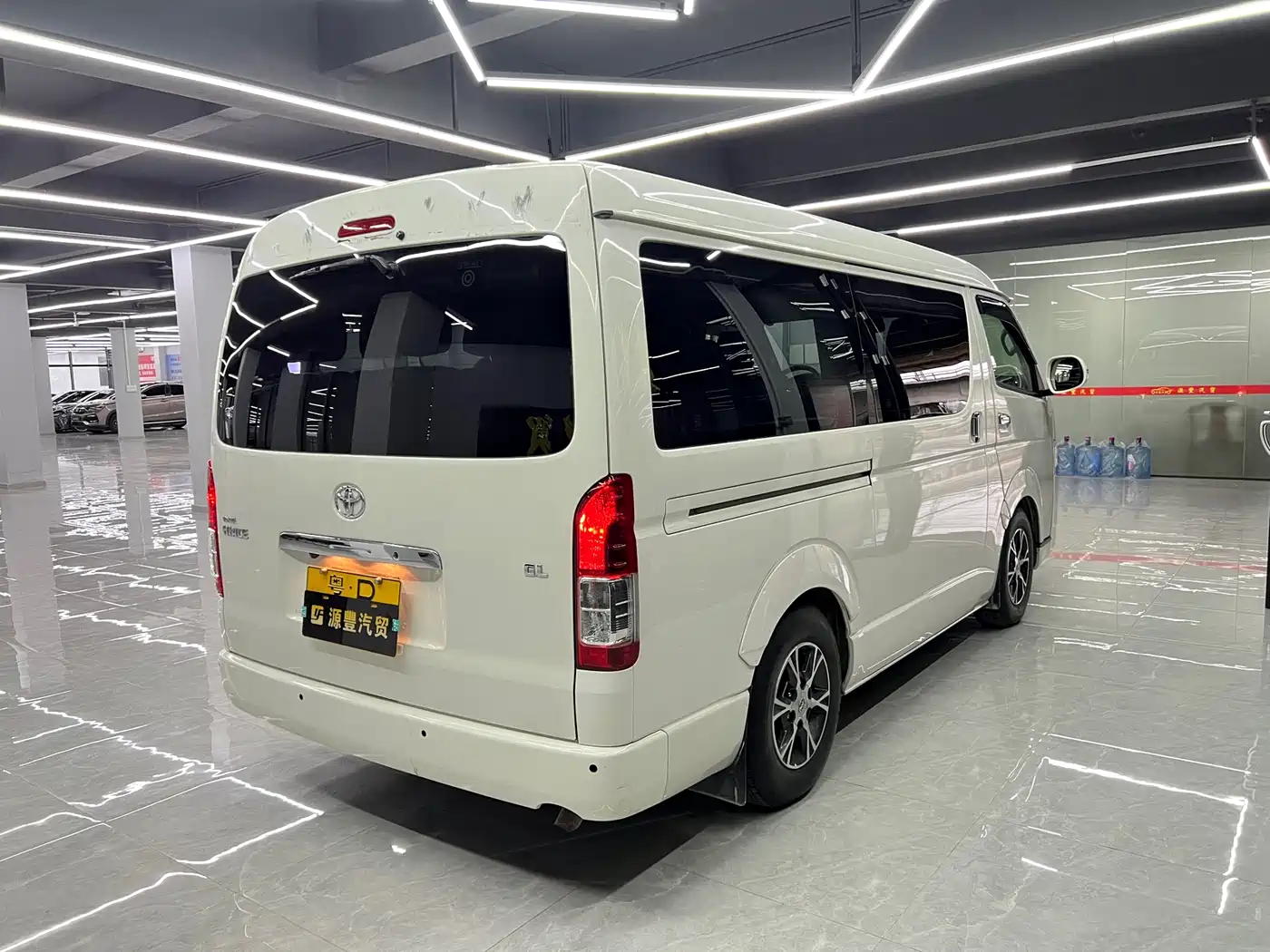 Toyota HIACE 2011 2.7L Manual Standard 10-seater фото 5