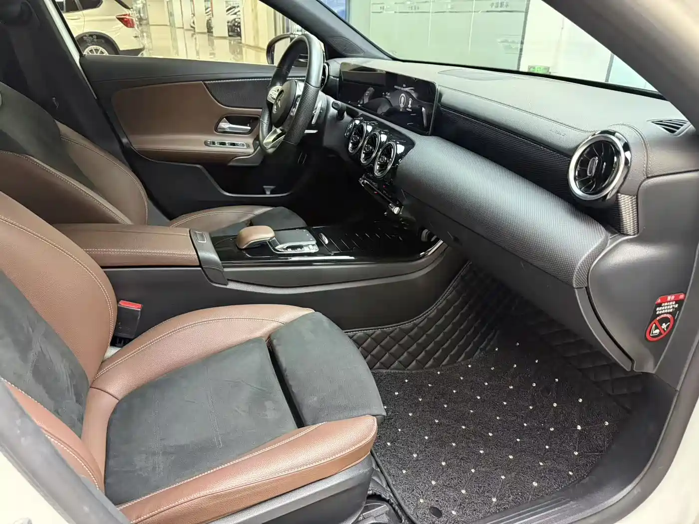 Mercedes-Benz A-Class 2019 Facelift A 200 L Sports Sedan фото 19