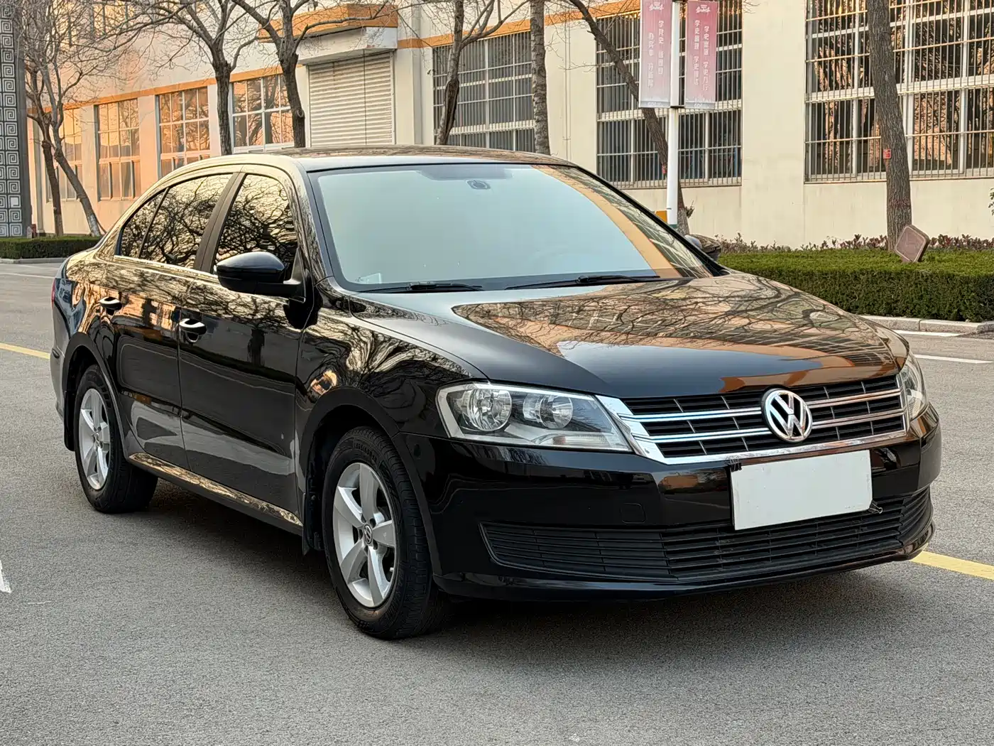 Volkswagen Lavida 2013 1.6L Automatic Trend Edition фото 2