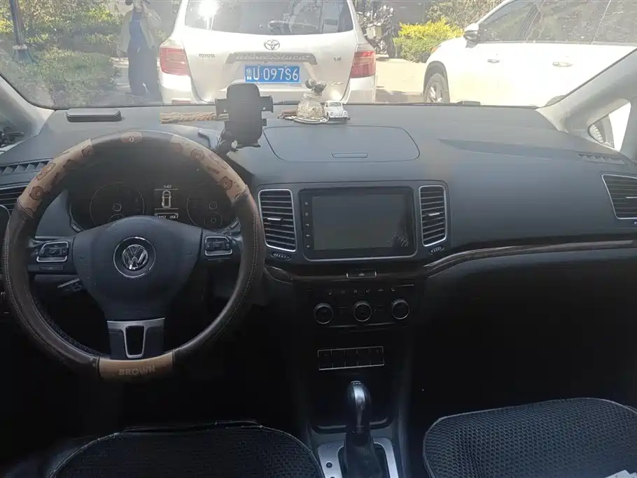 Volkswagen Sharan 2015 1.8TSI Comfort фото 12