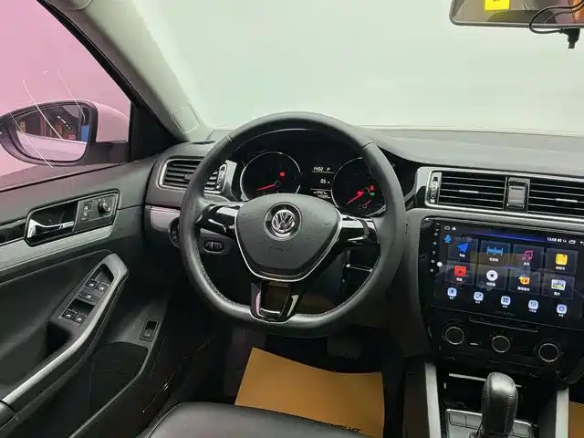 Volkswagen Sagitar 2015 230TSI Automatic Comfort фото 17