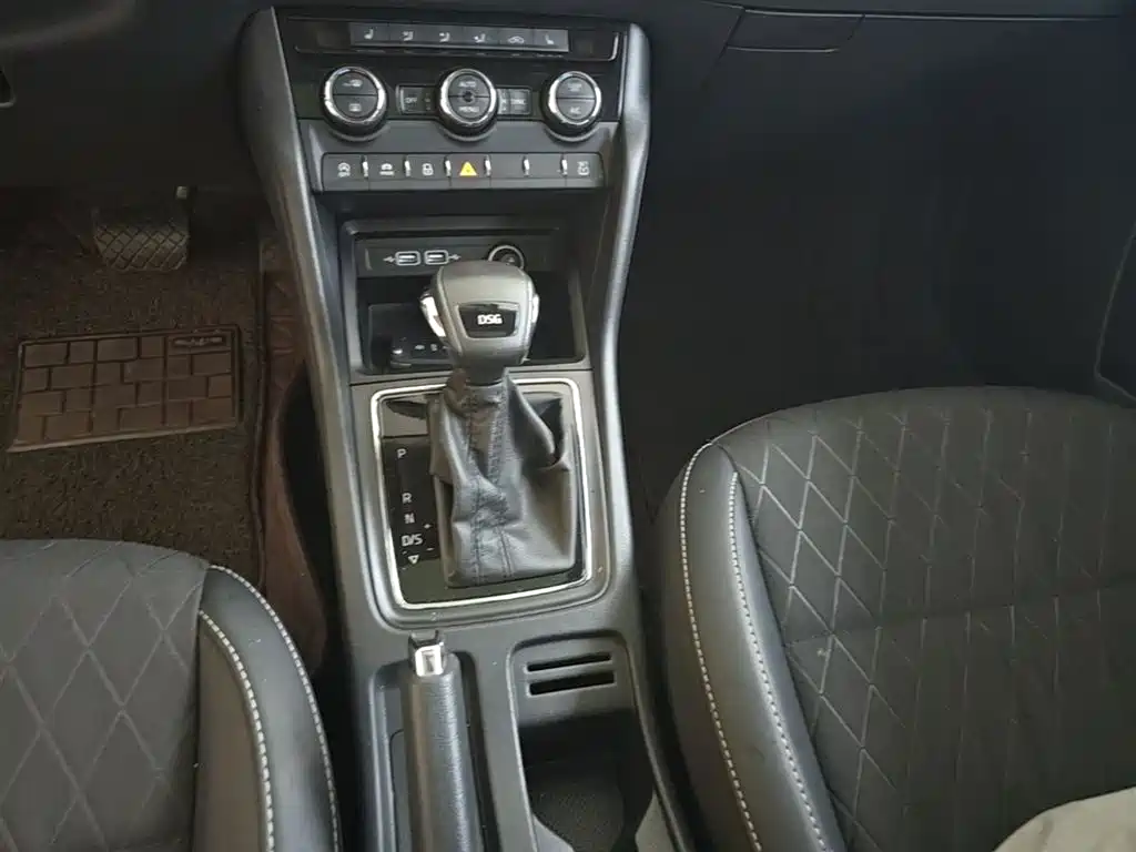 Škoda Karoq 2018 TSI280 Premium Edition China V фото 14